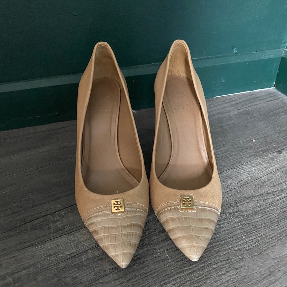 Beige Tory Burch pumps